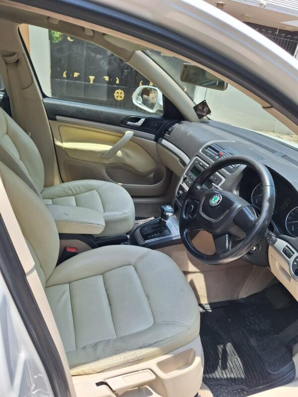 SKODA LAURA 2011 - Image 3
