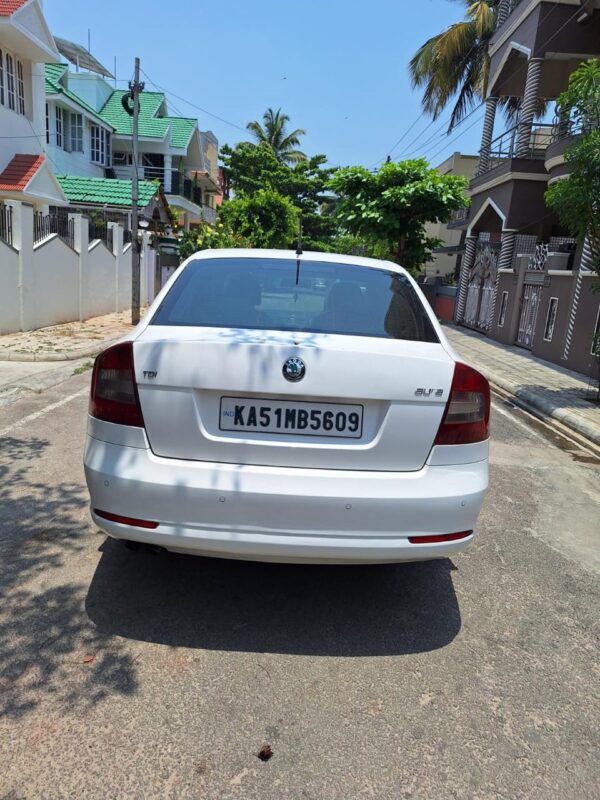 SKODA LAURA 2011 - Image 2